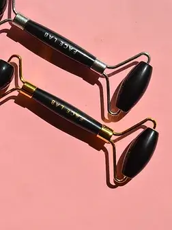 ff1f0b_6624d4d67a9540588cae87c24d8cd956~mv2 FACELAB DRAINS + TONES FACIAL ROLLE NOIR – Image 1